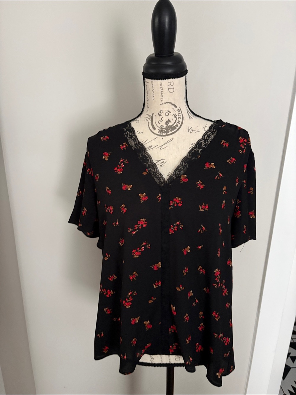 1. State Black XL V-Neck Lace Trim Floral Blouse